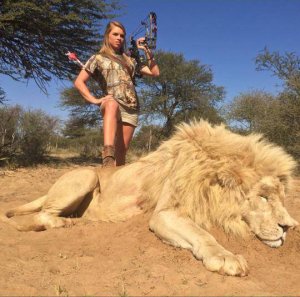 kendall-jones-hunting-texas-cheerleader-lion-bow